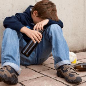Hogyan hat az alkohol a tinédzserekre: következmények, a függőség okai, kezelés
