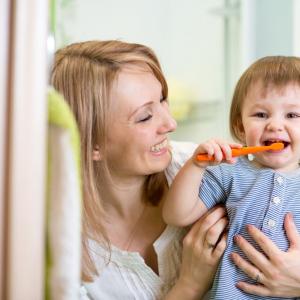 Как растут зубы у младенцев Норма прорезывания зубов у детей до года