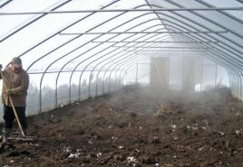 Preparing a polycarbonate greenhouse for winter is the key to a good harvest